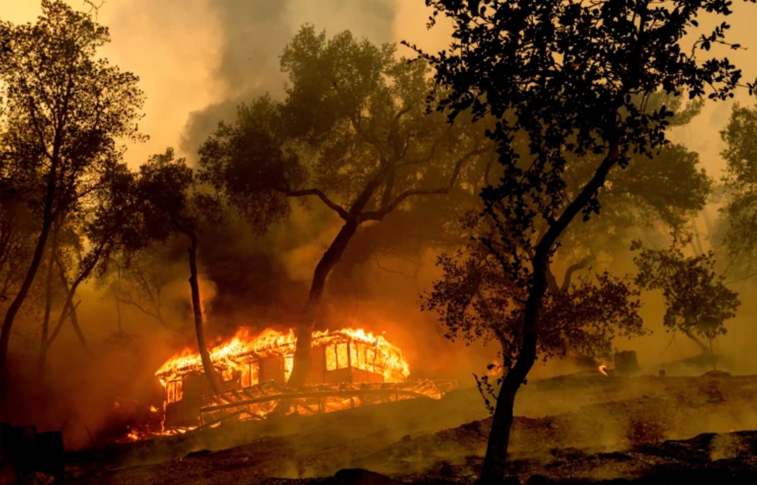 28 Disastrous Photos of the California Wildfires